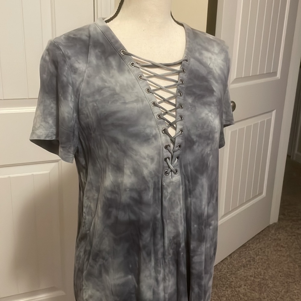 American Eagle Outfitters Gray Tie-Dye Lace-Up Short Sleeve Top